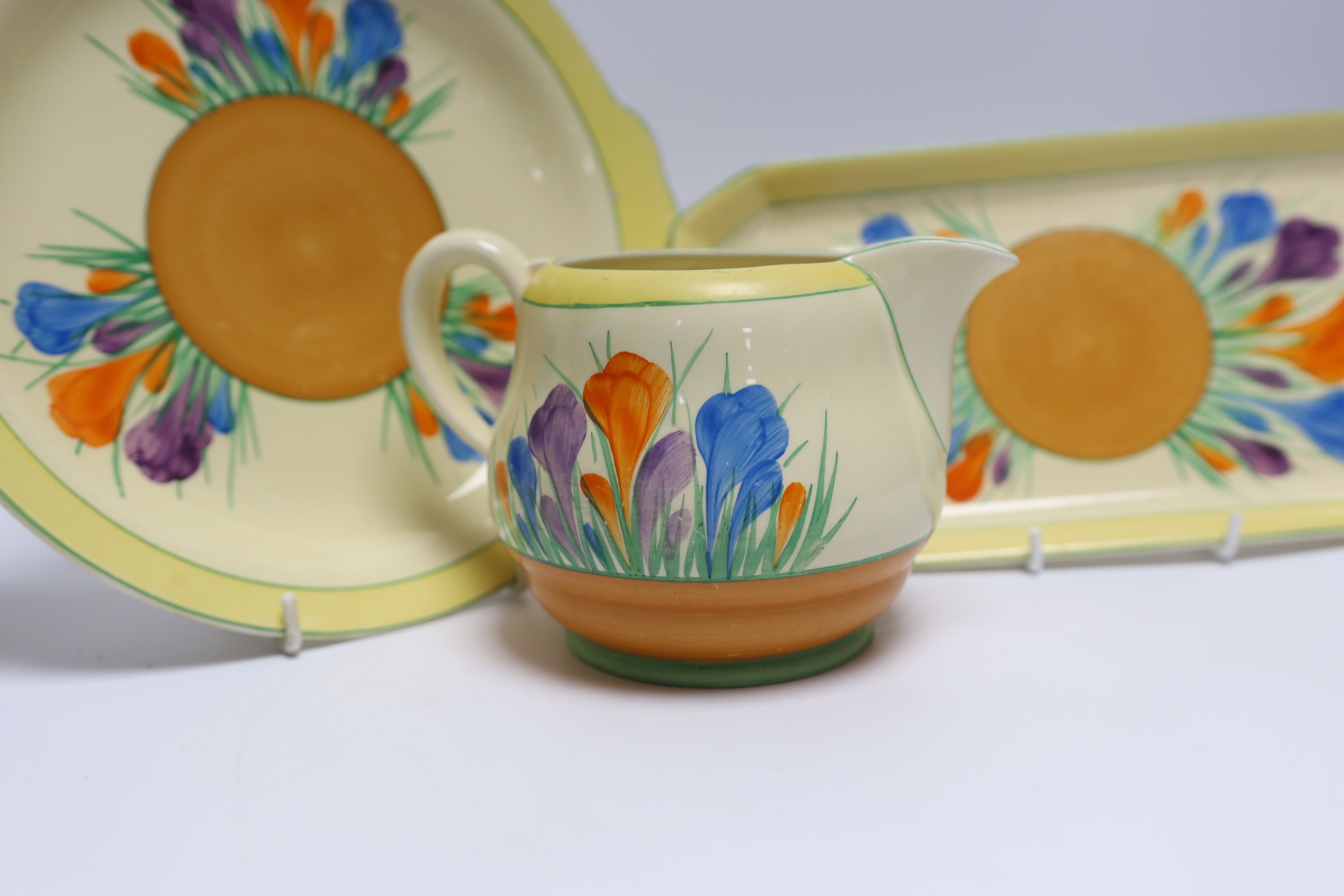 A Clarice Cliff Crocus jug and two dishes, largest 30cm long